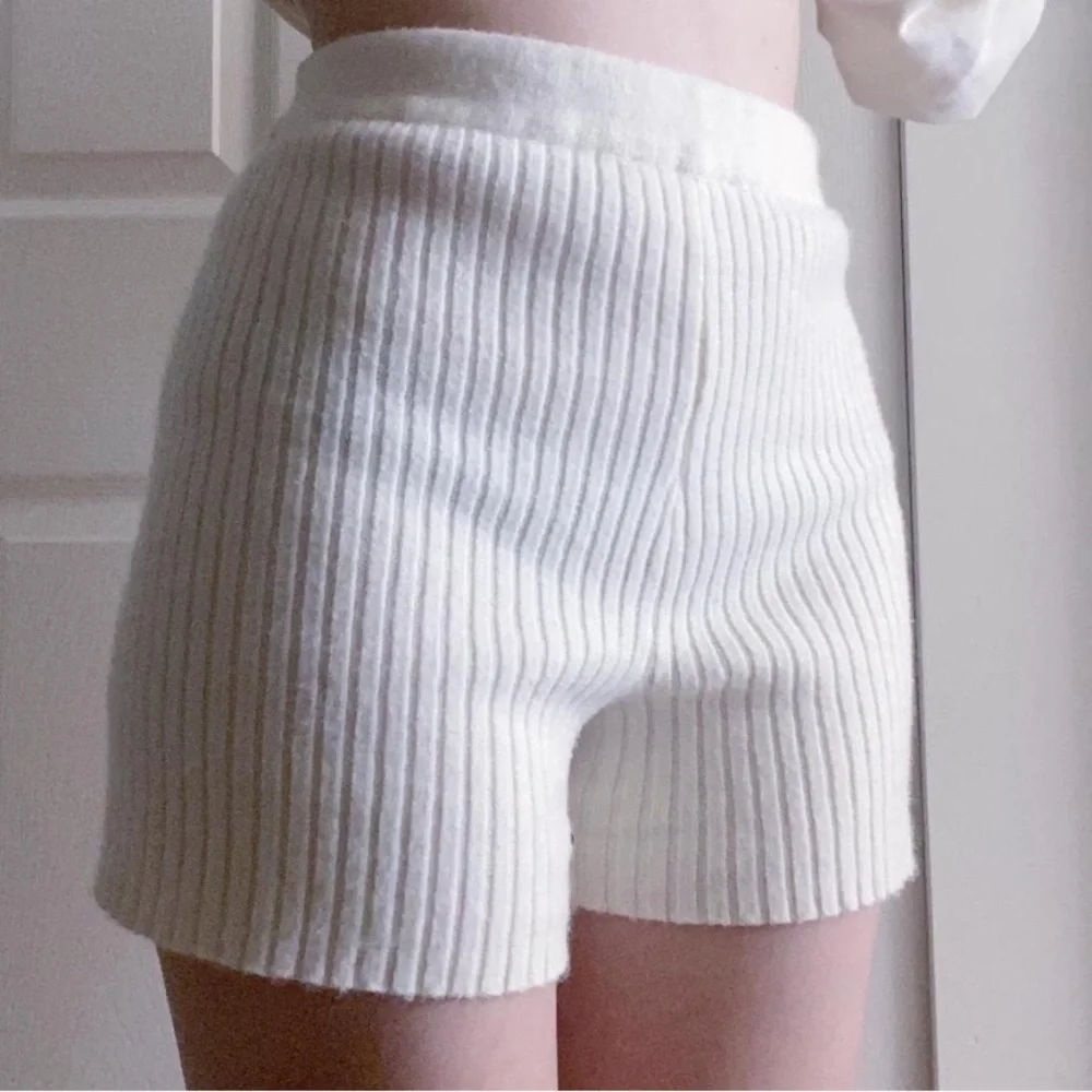 Zara High Waist White Knit Shorts - Picture 1 of 2
